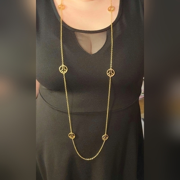 Jewelry - Peace sign necklace